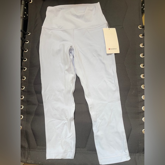 Brand new: Lululemon Light Gray Align HR Crop 21" with tags - Picture 2 of 3